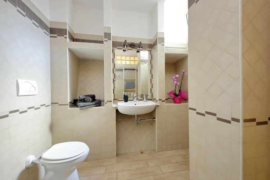 Vatican Flat Spacious Cozy With Court Rome Bagian luar foto